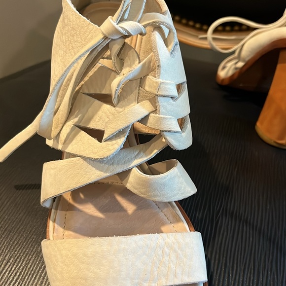 SALE! Frye Cream Ivory women's 9 Sophia Tie-On Leather Upper Leather Block 4" H - Picture 11 of 12